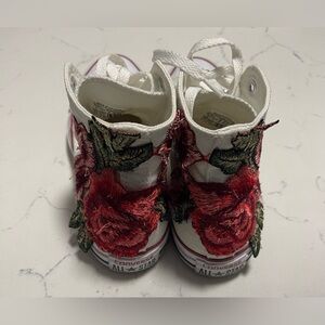 Floral Embroidered Women’s White Converse. Used but in good condition. Size 7